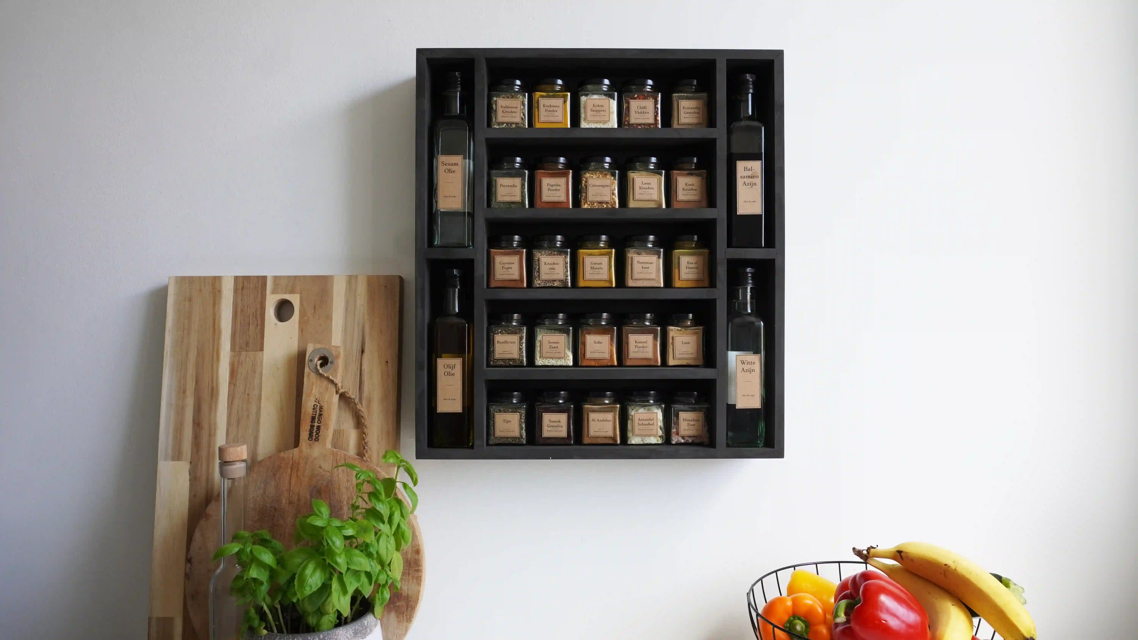 Schwarzes Gewürzregal (25 Gläser und 4 Ölflaschen)