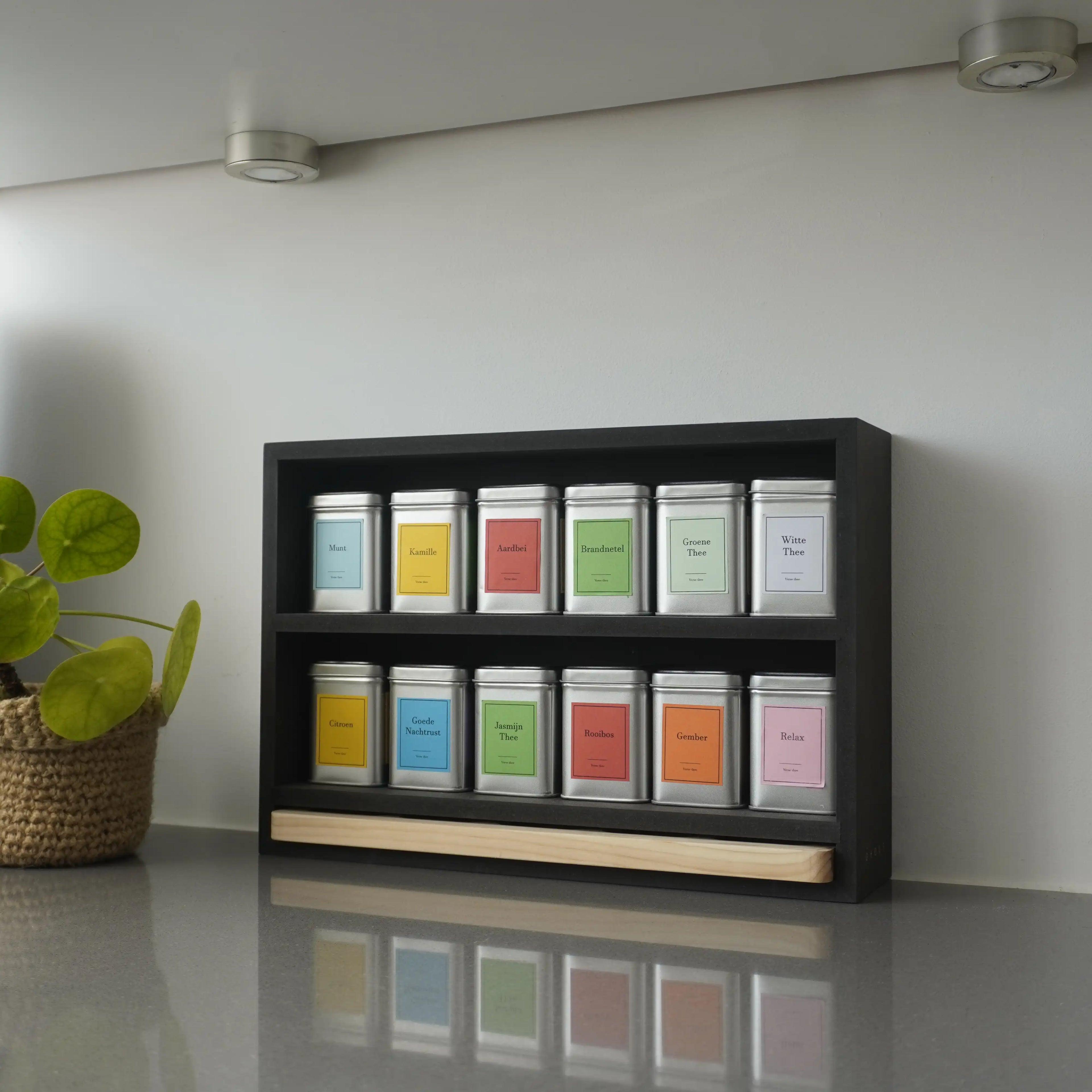Teeregal mit hölzernem Servierbrett – inklusive 12 Teedosen