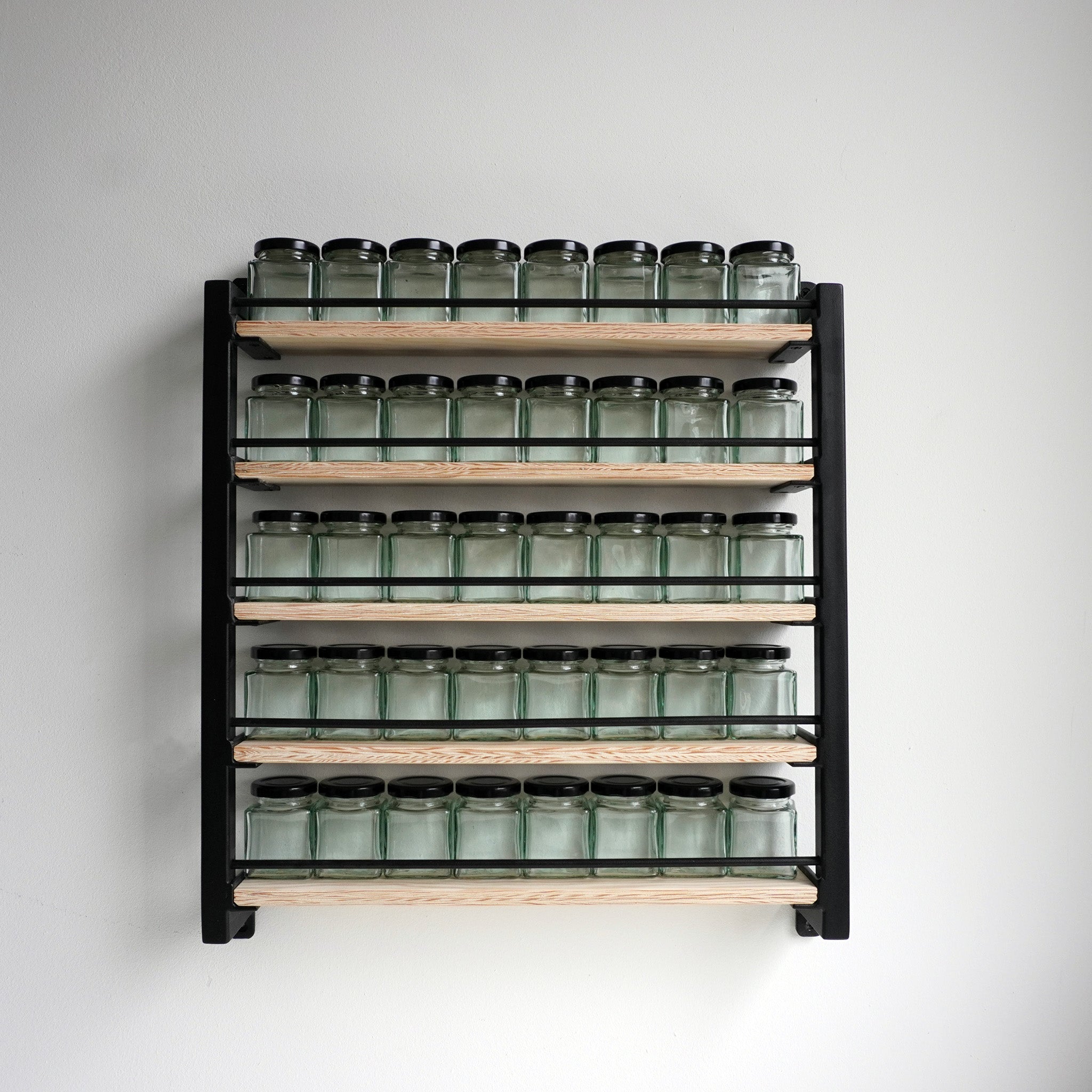 Gewürzregal aus Stahl und Holz (40 Gläser)