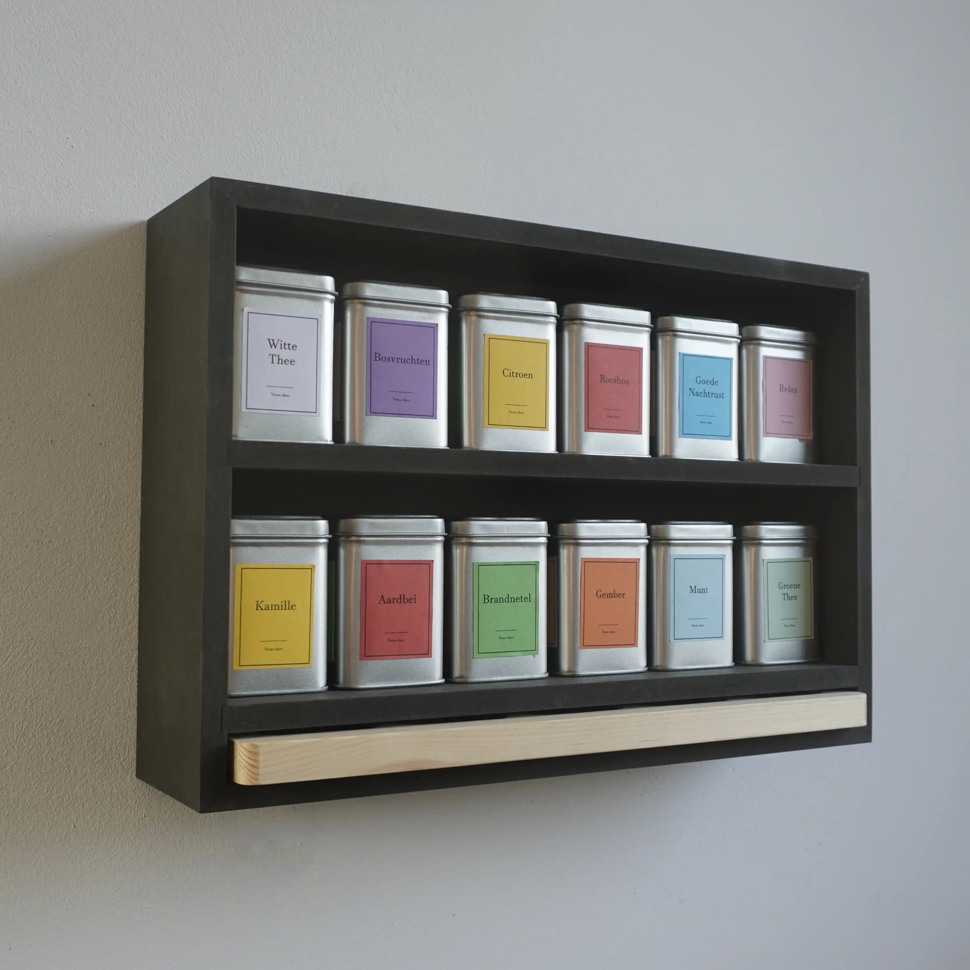 Teeregal mit hölzernem Servierbrett – inklusive 12 Teedosen