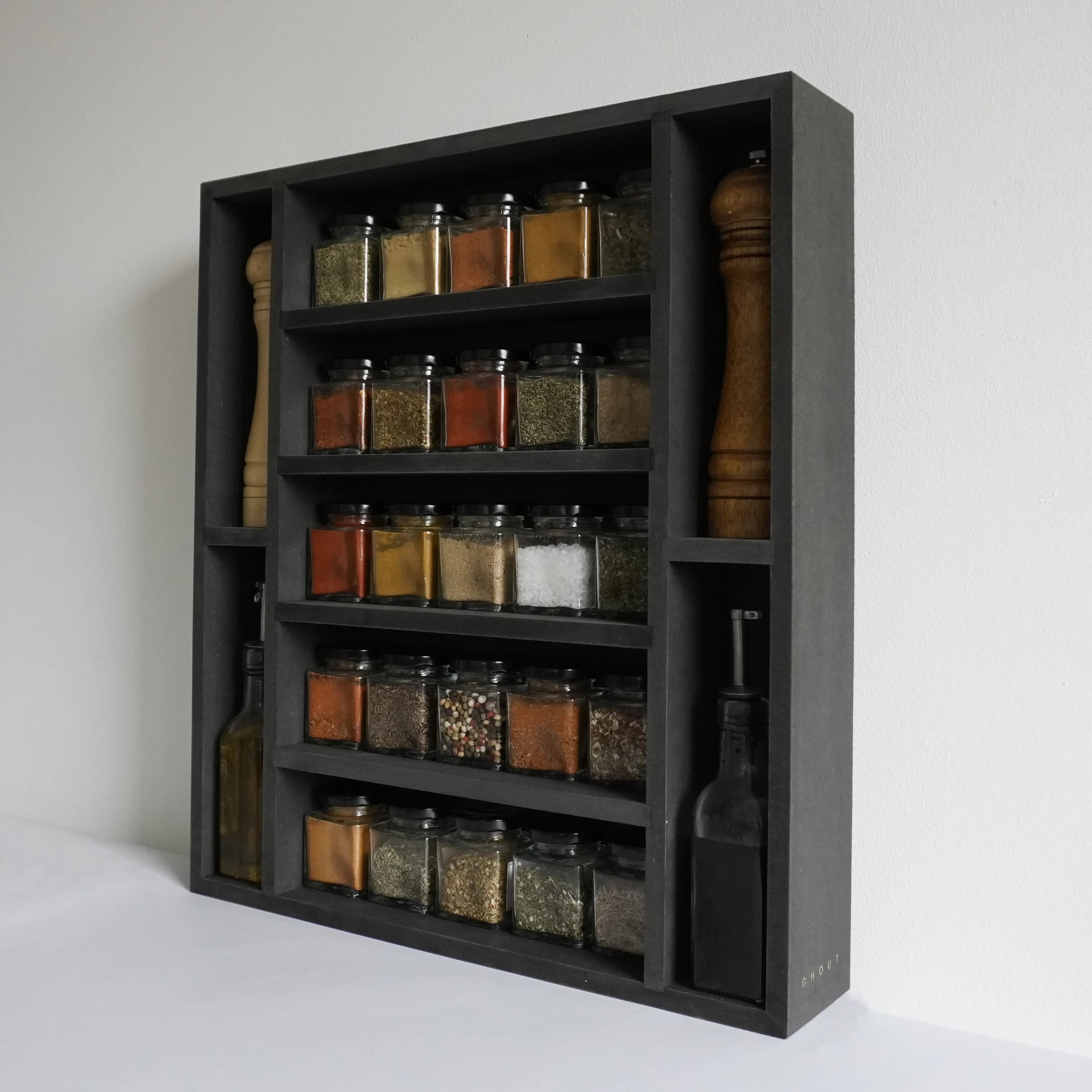 Schwarzes Gewürzregal (25 Gläser und Salz- & Pfefferstreuer)
