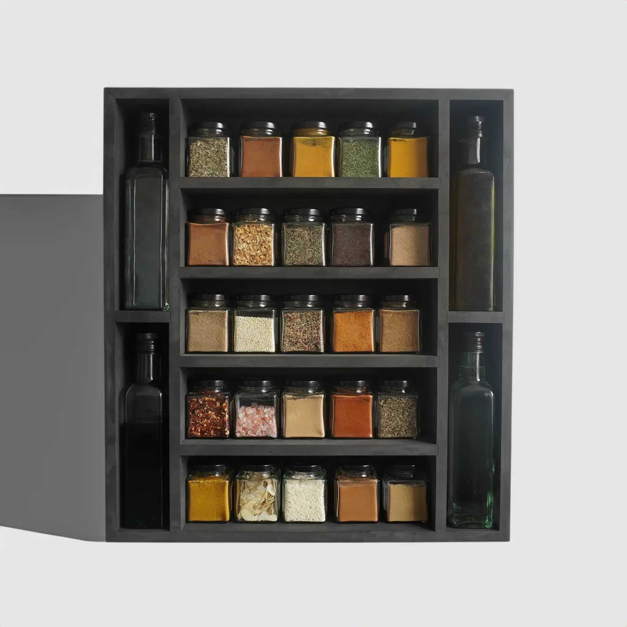 Schwarzes Gewürzregal (25 Gläser und 4 Ölflaschen)