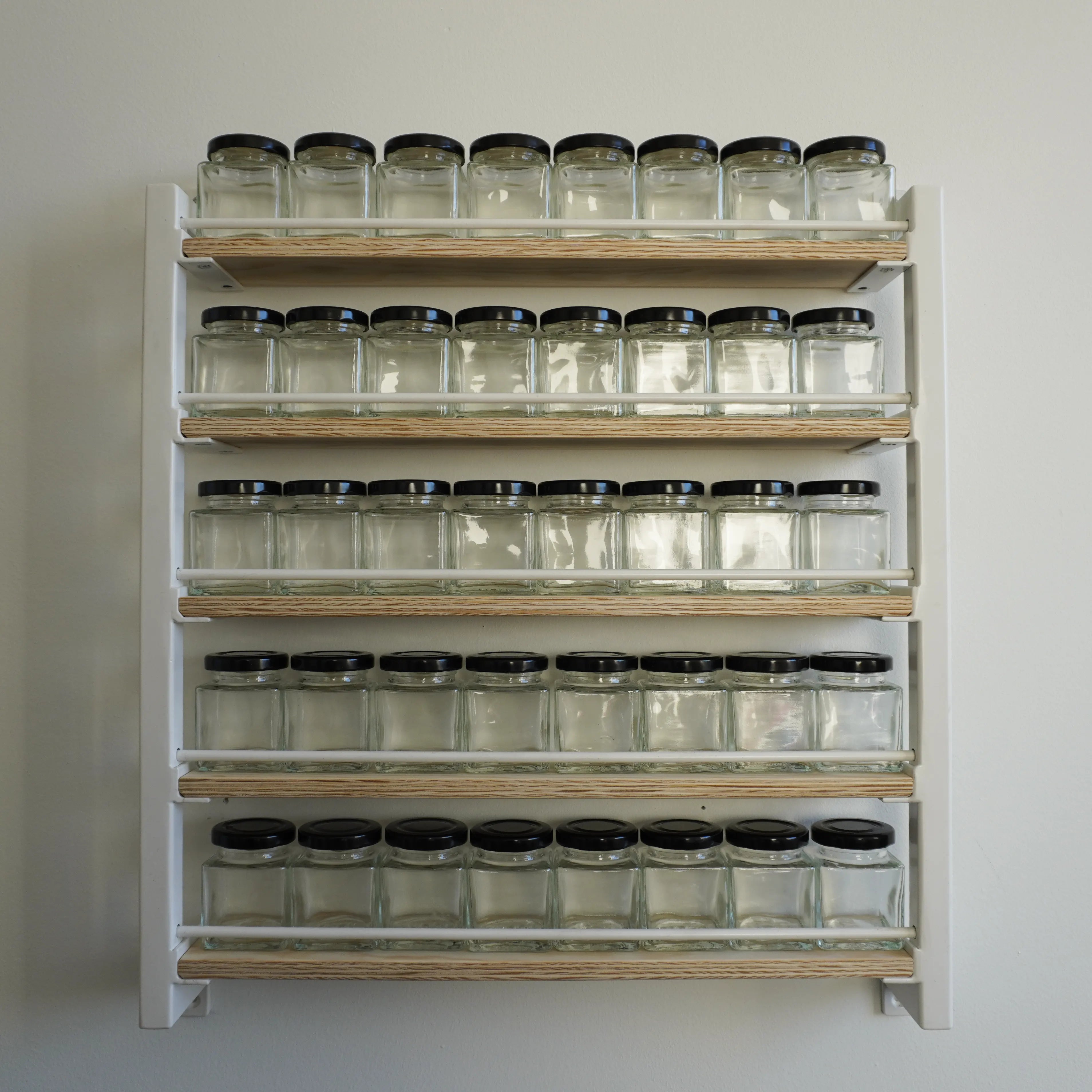 Stahl- und Holz-Gewürzregal (Weiß - 40 Gläser)