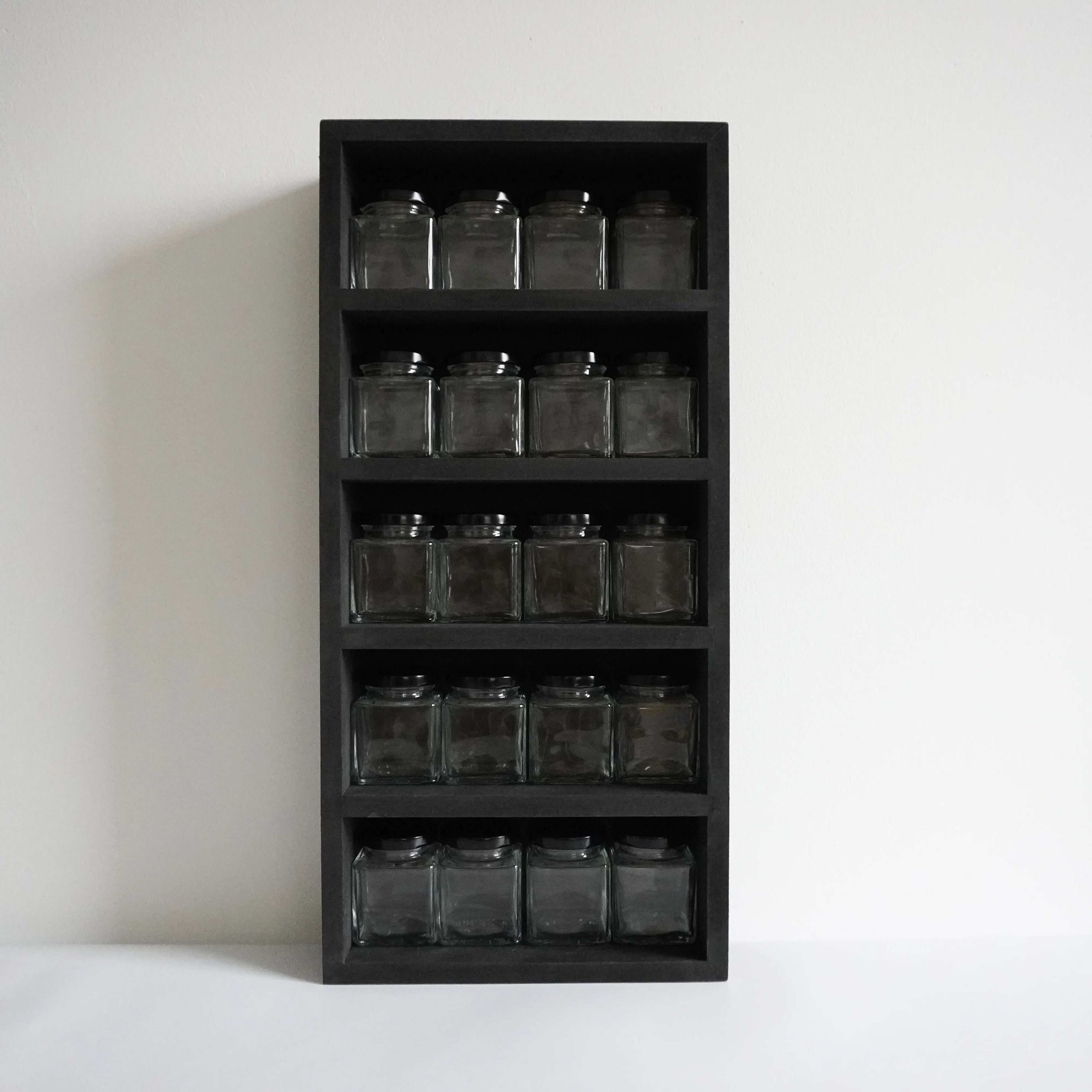 Schwarzes Gewürzregal (20 Gläser)